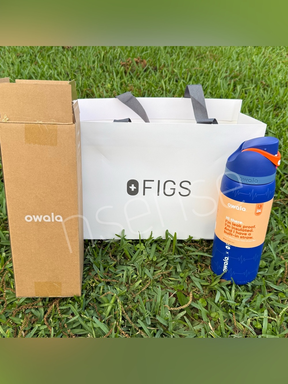 Figs I Owala FreeSip Deep Royal Blue Waterbottle - Picture 2 of 14